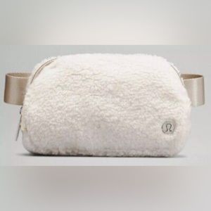Lululemon Sherpa belt bag